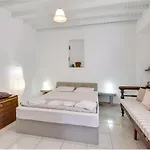 Traditional Cycladic House بيت للعطل