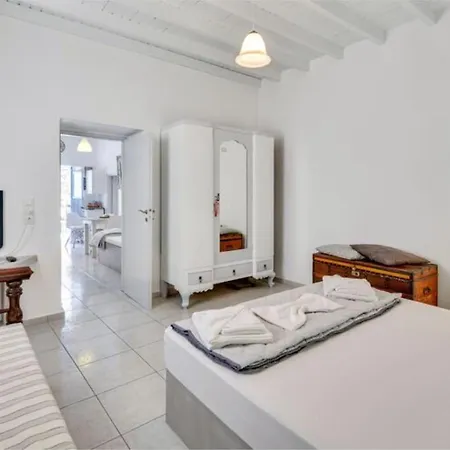 Holiday home Traditional Cycladic House Tripiti