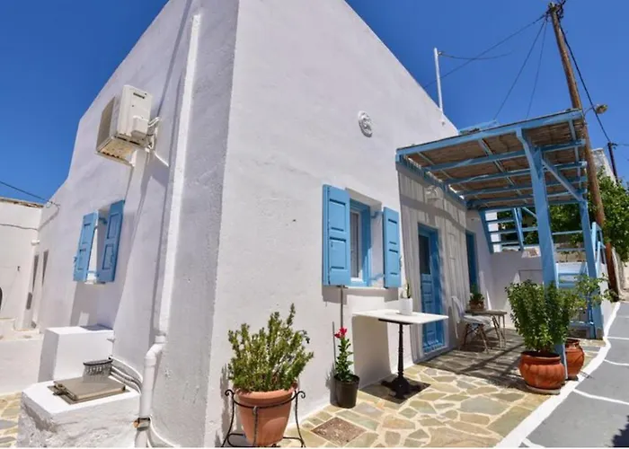 Traditional Cycladic House * Trypití