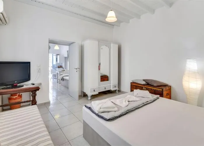 Feriehus Traditional Cycladic House Trypití