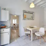 Traditional Cycladic House * トリピティ