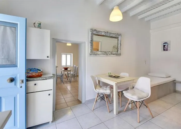 Traditional Cycladic House * Tripiti